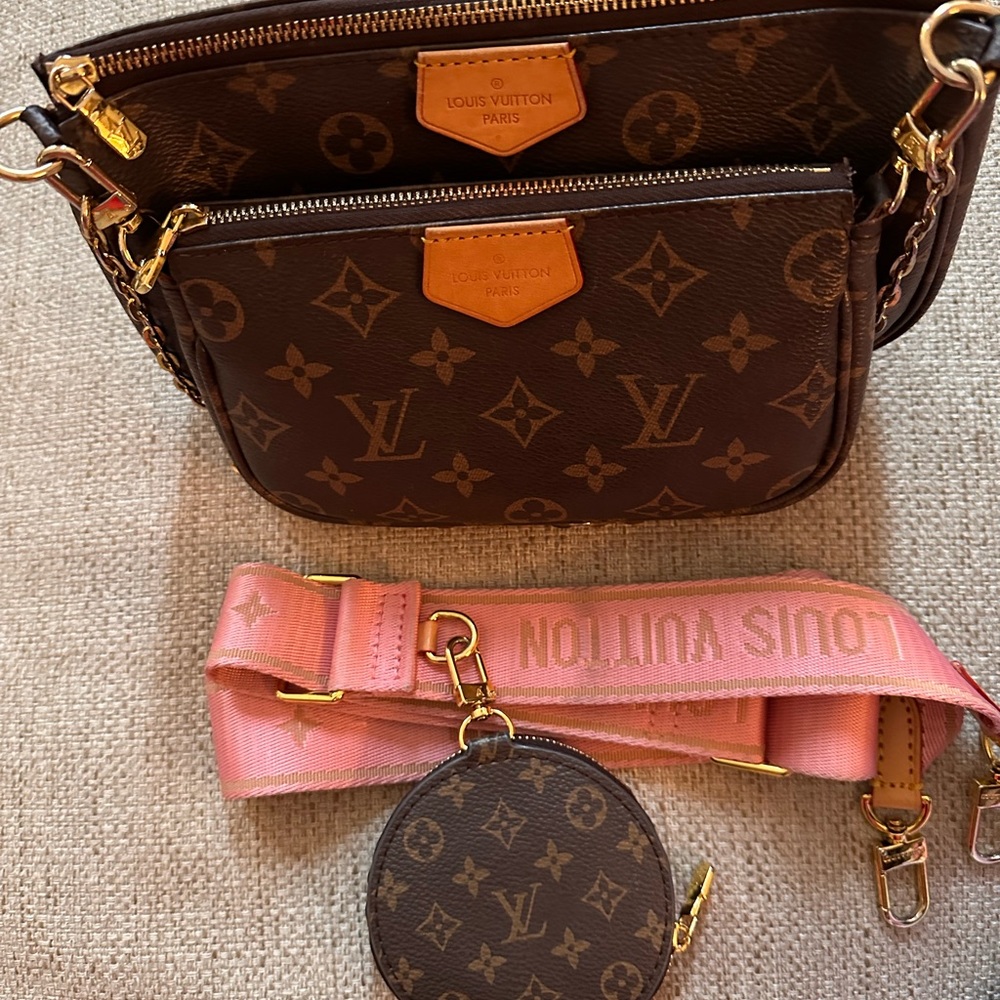 I love this Louis Vuitton Replica Purse! Beautifully made, and practical!